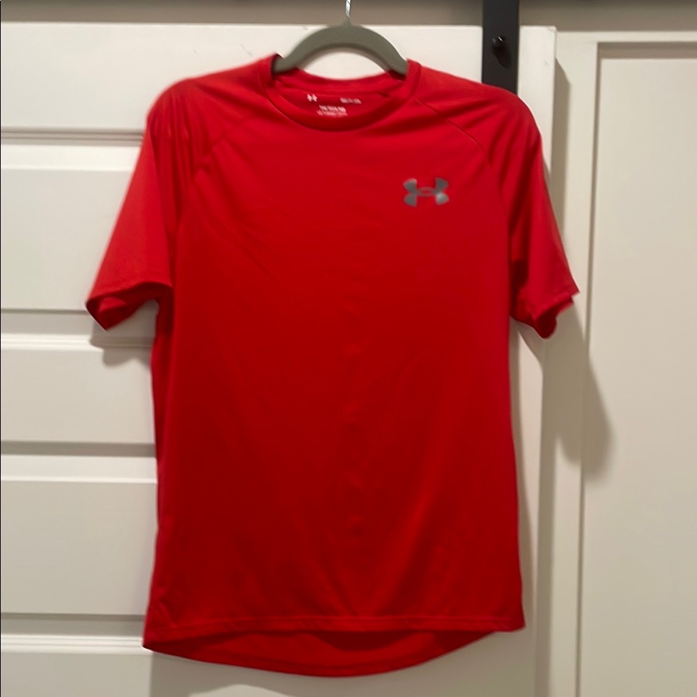 Under Armour Red Short Sleeve Tee Athletic Performance